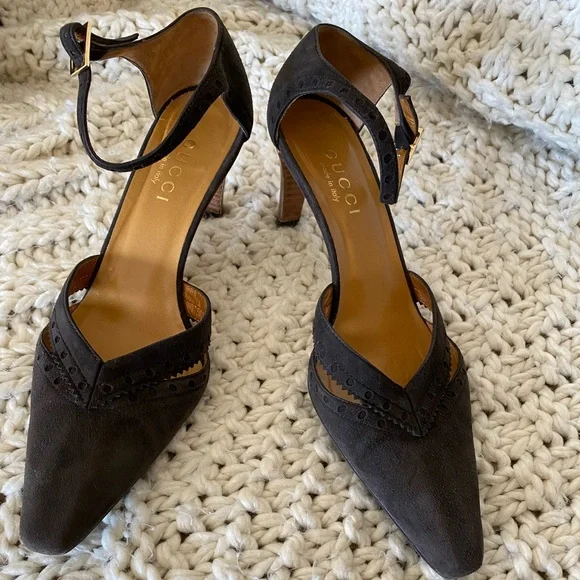 Gorgeous Gucci Heels - Picture 1 of 14